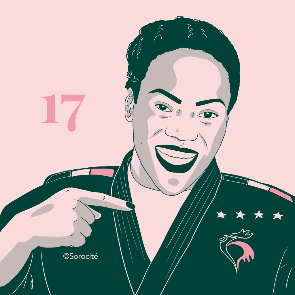 Clarisse Agbégnénou en format portrait, en tenue de judo montrant quatre étoiles de championne avec le sourire. 