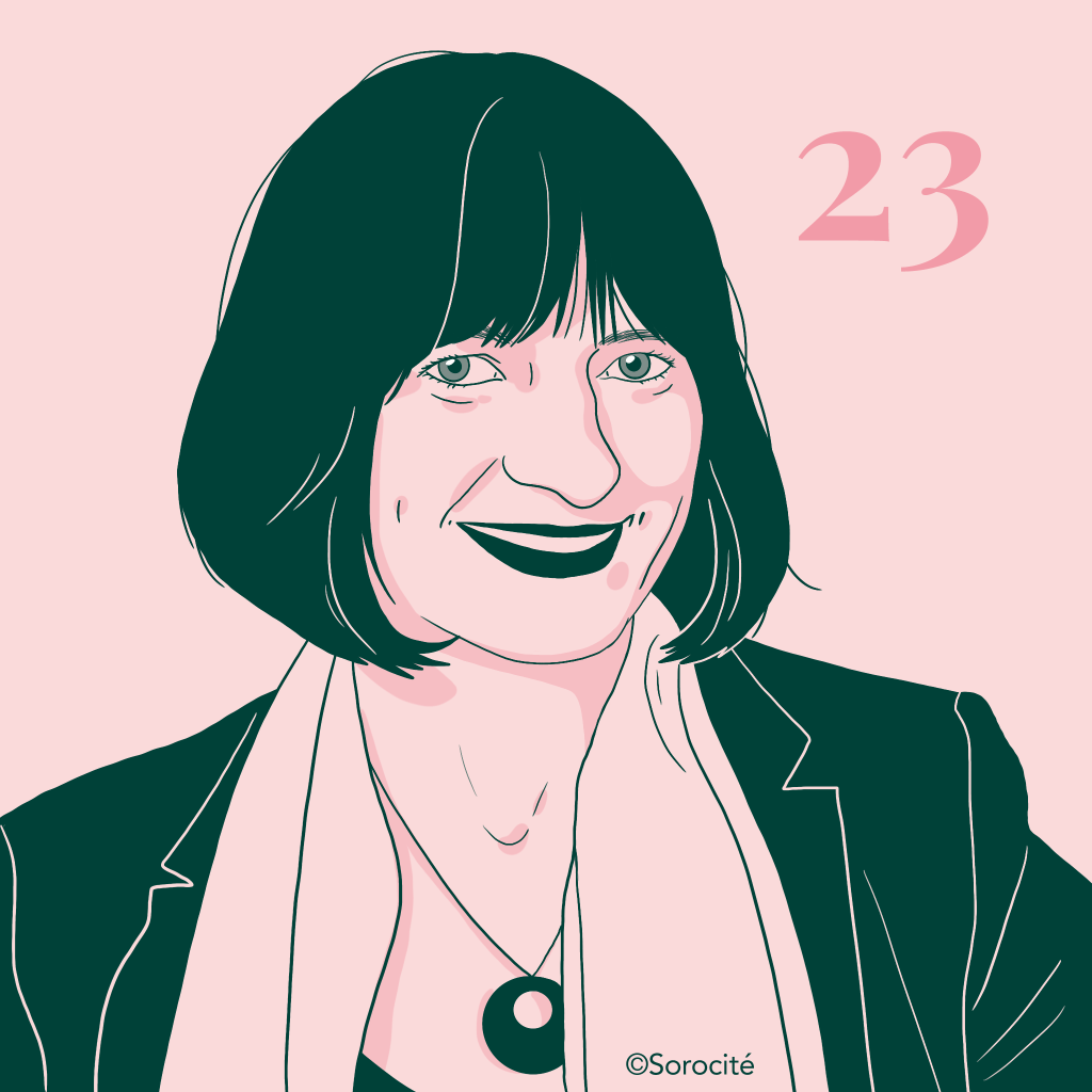 Muriel Salmona, avec le sourire, en format portrait, les cheveux coupés au carré avec le numéro 23 à côté de la tête. 